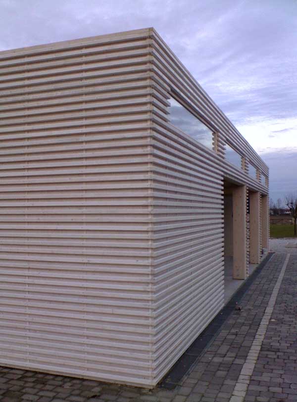 Garage 15x7 chiuso con vetrate